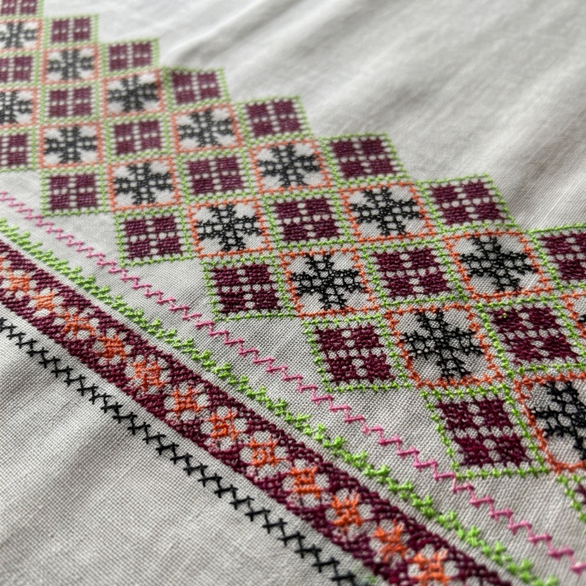 Rang-e-Swat Traditional Handmade Embroidered Pure Wool Shawl. - Lubi Noir