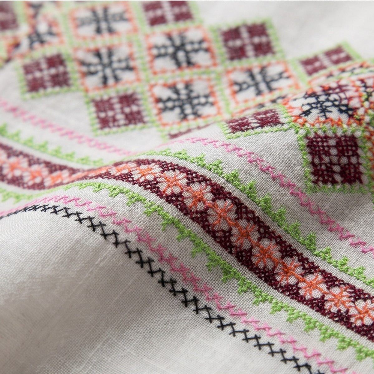 Rang-e-Swat Traditional Handmade Embroidered Pure Wool Shawl. - Lubi Noir