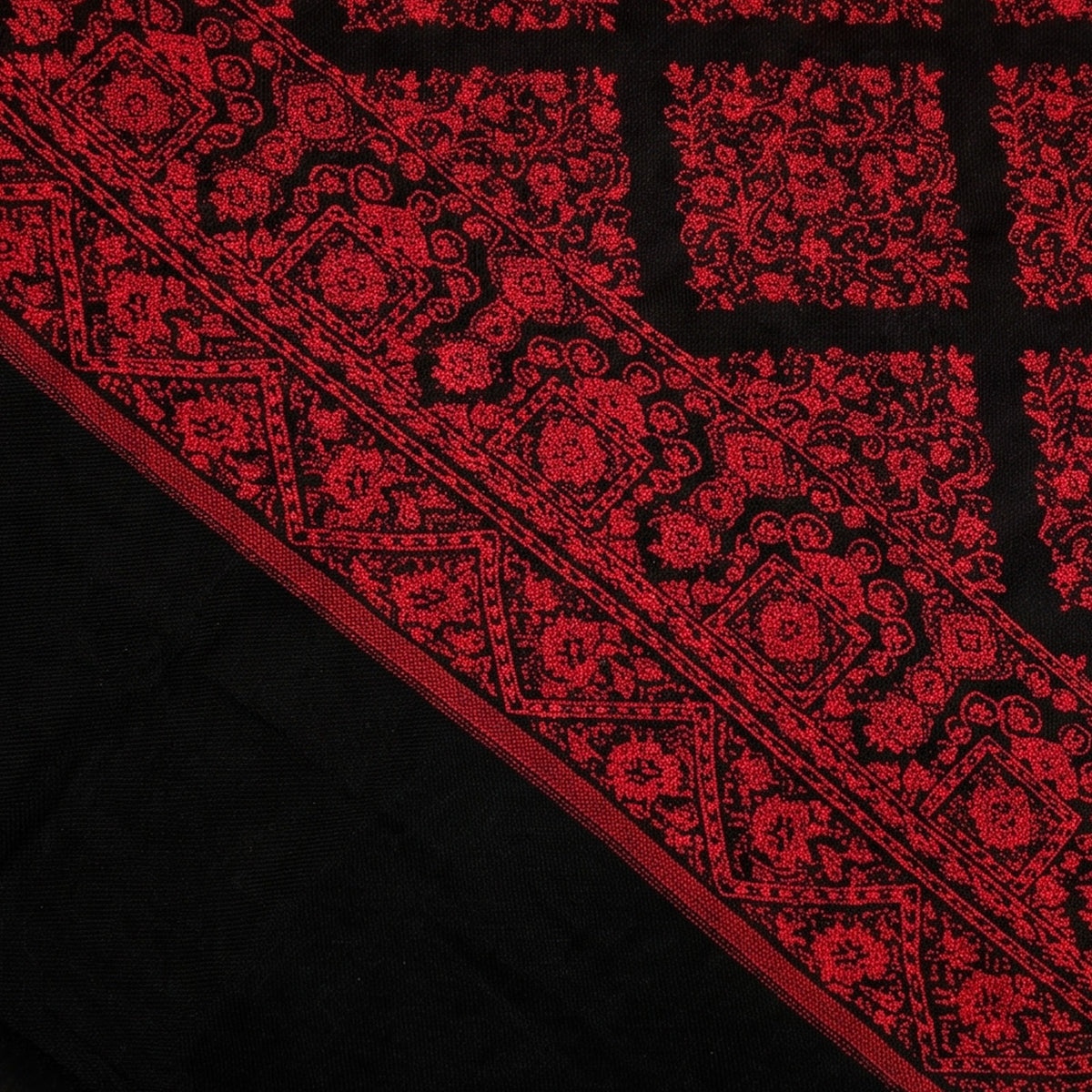 Rang-e-Swat black Embroidered Pure Wool Shawl. - Lubi Noir