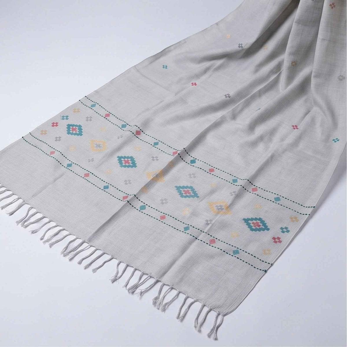 Range-Swat pure handmade embroidered wool shwal - light gray